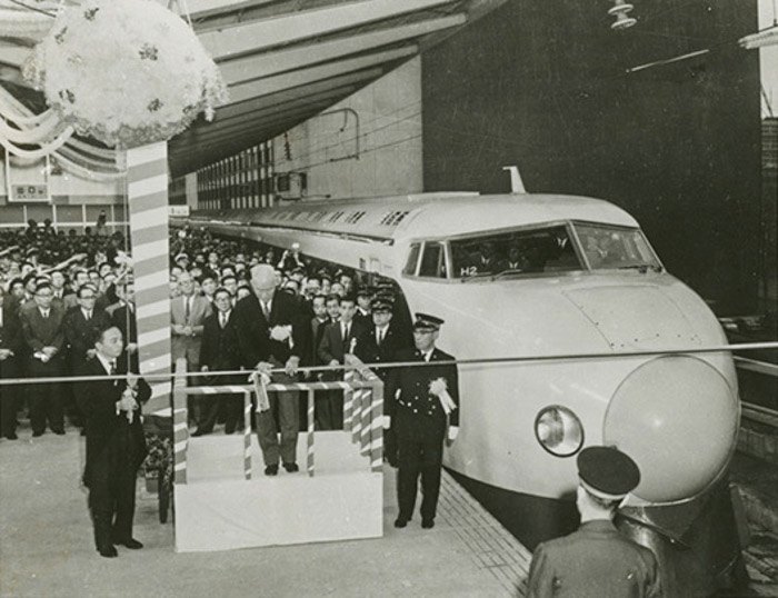 Открытие сверхскоростного пассажирского экспресса Токайдо Синкансэн, 1964