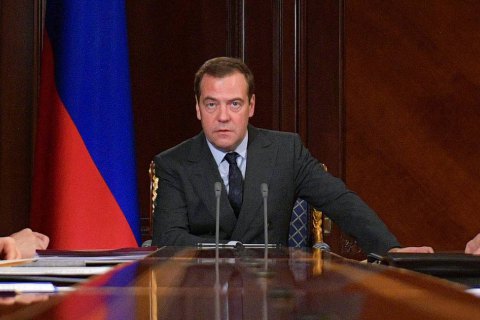 На дачу премьера России Медведева специально завезли снег – Навальный