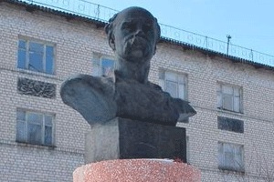 В Стаханове украли памятник Шевченко 