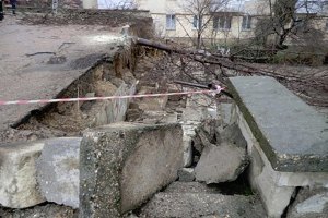 ​В Одессе обвалилась часть жилого дома     