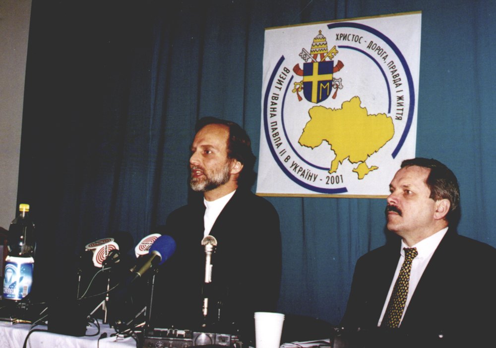 Владика Борис та Мирослав Маринович (справа)