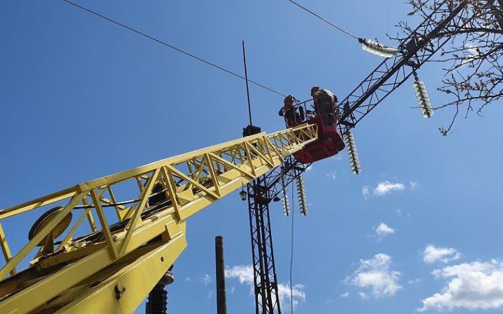 Унаслідок нічної атаки без електропостачання опинилися понад 100 000 домогосподарств у трьох областях