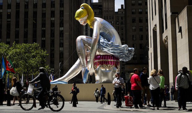 Скульптура Кунса в Нью-Йорку
