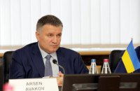 Аваков не намерен извиняться за информацию об избирательных "сетках" Порошенко 