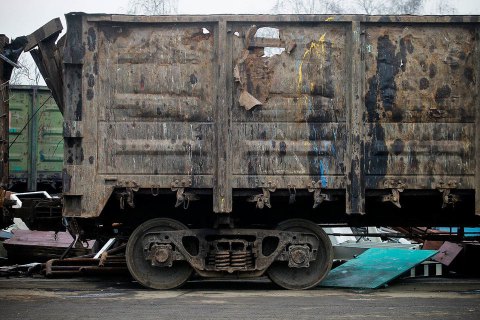 Кабмин запретил импорт старых грузовых вагонов из России
