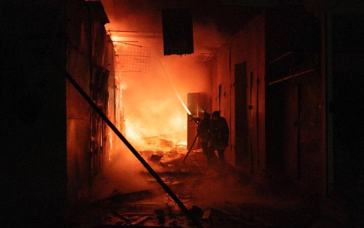 На Донеччині через російські обстріли виникли масштабні пожежі, є постраждала