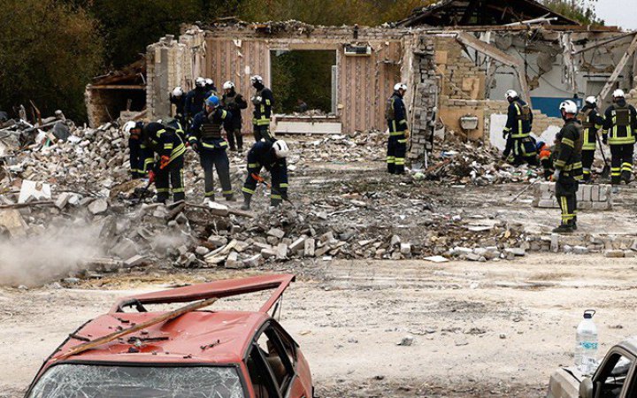 Експерти ООН спілкуються зі свідками вчорашньої ракетної атаки РФ на село Гроза