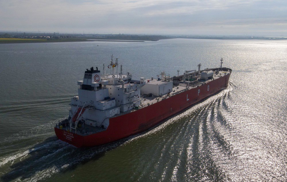 Американський танкер зі скрапленим газом <i>Gas Justesen</i> прямує з Х'юстона до порту Антверпена, 21 квітня 2025 року.