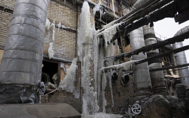 Холодні батареї, перебої з водою. Кому перерахують платіжки за січень? 