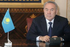 ​Назарбаеву поставили прижизненный памятник