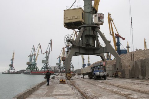Вантажопотік у портах Азова скоротився удвічі через дії Росії