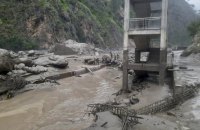 Десятки людей зникли безвісти після повені на кордоні Непалу та Китаю