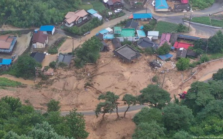 Кількість жертв дощів у Південній Кореії зросла до 14