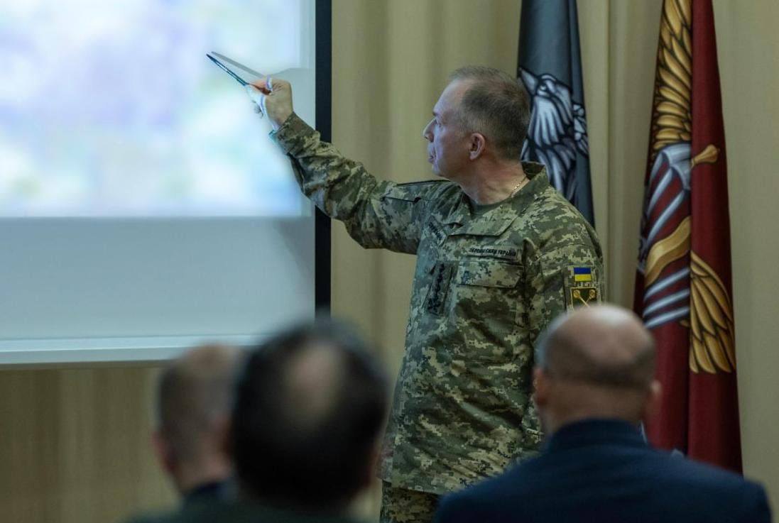 Головнокомандувач ЗСУ Олександр Сирський під час зустрічі з представниками провідних українських медіа.