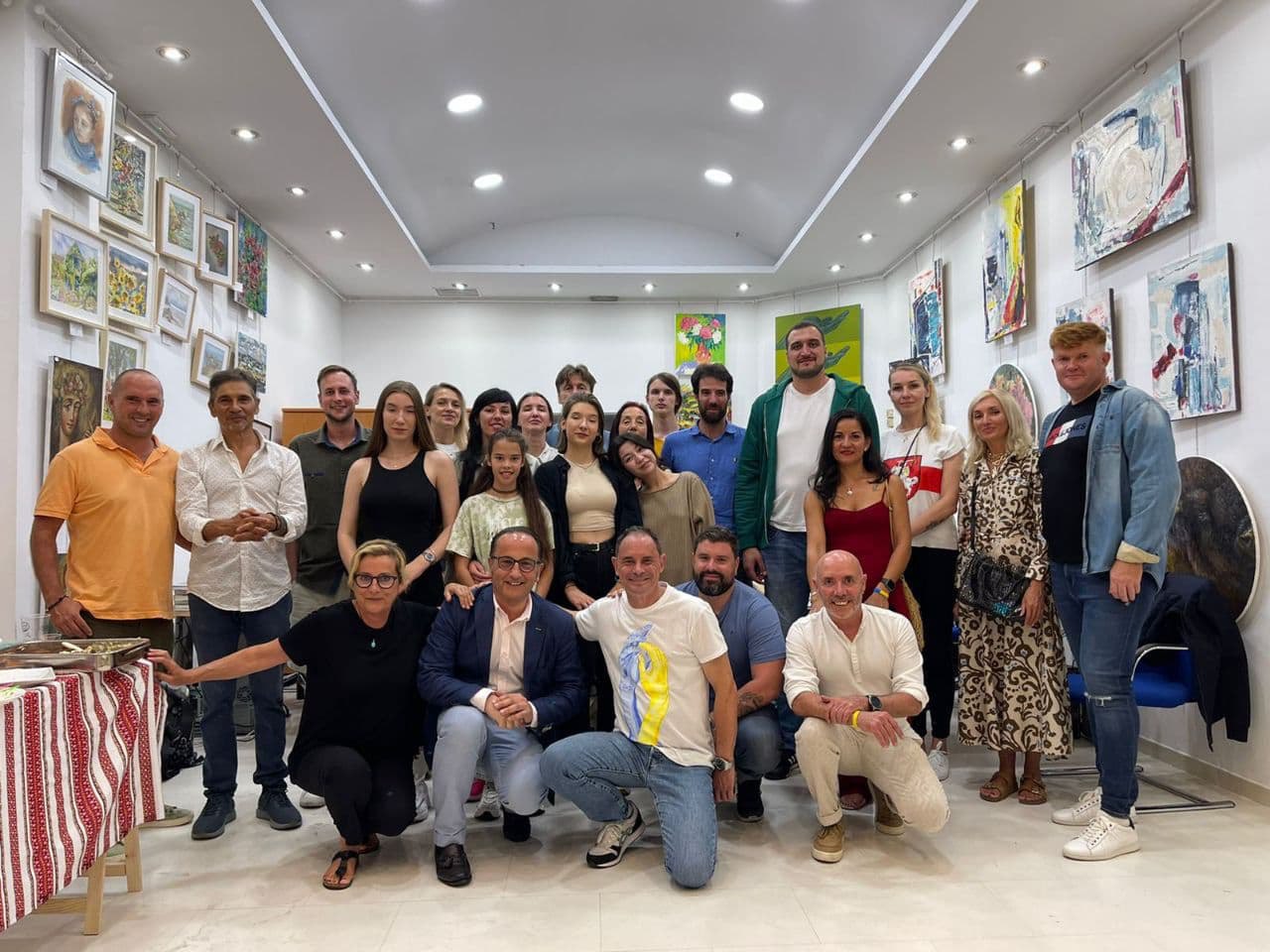 Частина команди Галісійської асоціації допомоги Україні