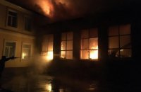 У Чугуєві горіла школа, рятувальники 11 годин гасили пожежу