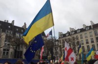 В центре Парижа прошел митинг против агрессии России