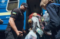 Із низки населених пунктів Донеччини почали примусову евакуацію жителів