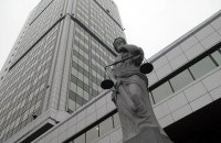 Кому довіряють українці захищати свої права: сусіду чи адвокату?