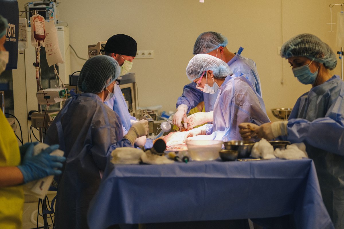 Опікова команда, яка проводить операцію