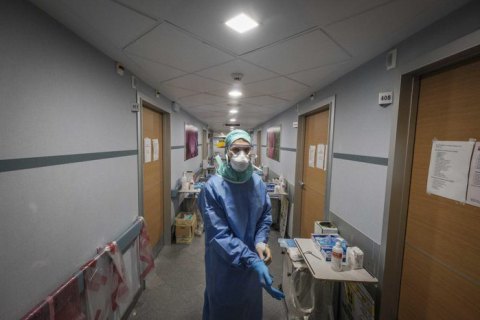 Кількість смертей від коронавірусу в Іспанії зростає другий день поспіль