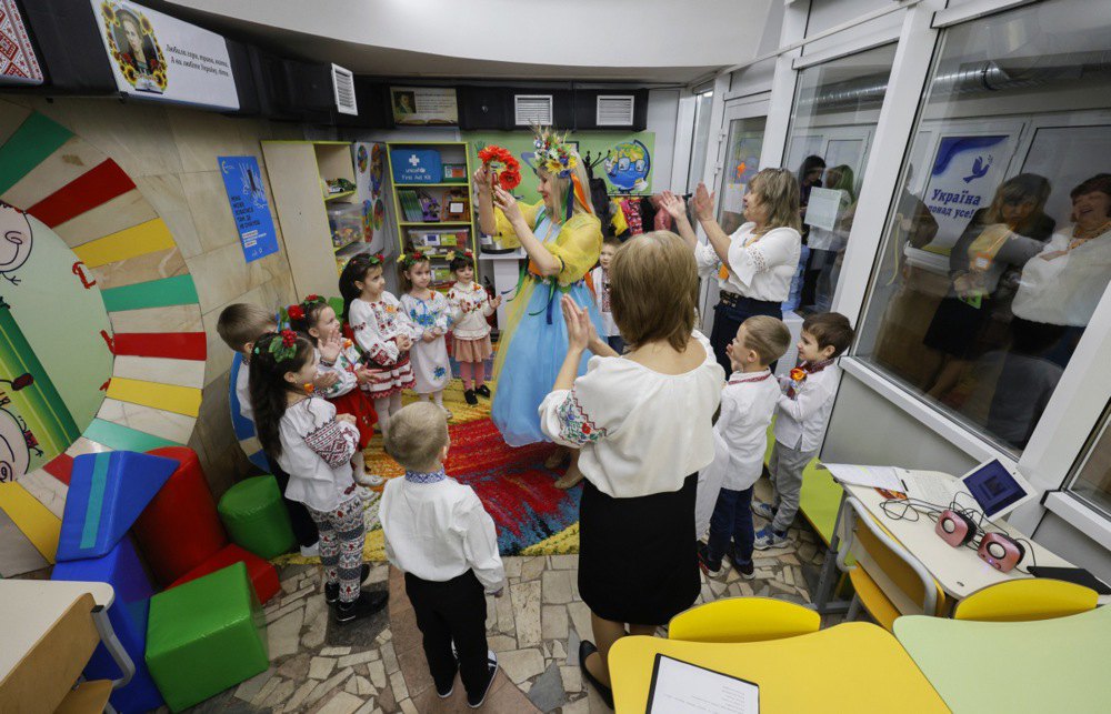 Дитячий садок функціонує на станції метро в Харкові, 20 січня 2024 року