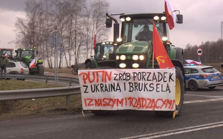 ​МЗС Польщі про "путінський" плакат фермерів: Це спроба захопити рух, можливо, під впливом агентів Росії