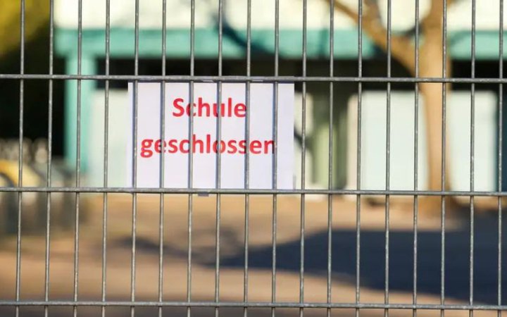 У німецькому місті Дуйсбург через погрози правих екстремістів закрили 17 шкіл