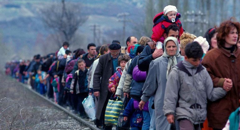 Косовські біженці покидають батьківщину, Блаце, колишня Югославська Республіка Македонія, 01.03.1999.