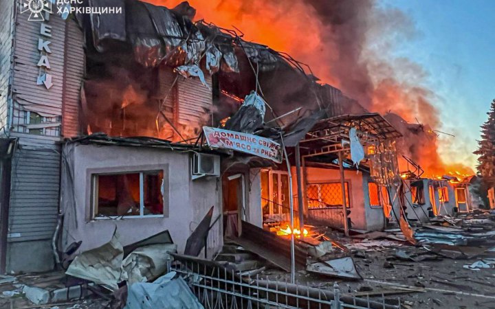 Ворожа армія завдала авіаударів по прифронтовому селищу Харківщини, двоє поранених