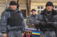 Львівських контролерів захищають бійці спецпідрозділу "Тайфун"
