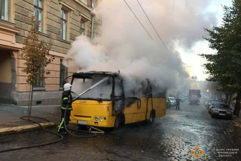 В Черновцах горела маршрутка с пассажирами, пострадавших нет