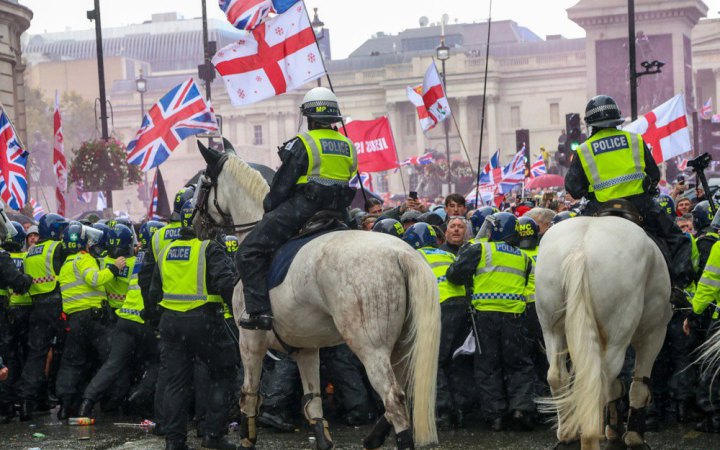 На мітингу проти мігрантів у Лондоні постраждали 26 поліцейських