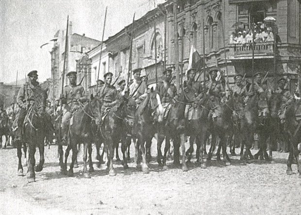 Белая кавалерия на улицах Харькова