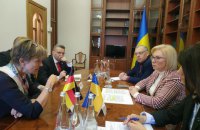 Денисова сообщила послу Германии о поездке немецких депутатов на оккупированный Донбасс