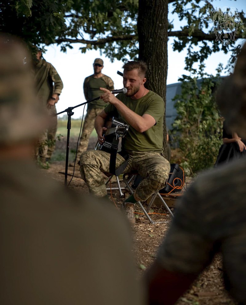 Олександр Ремез під час виступу «Культурного десанту»
