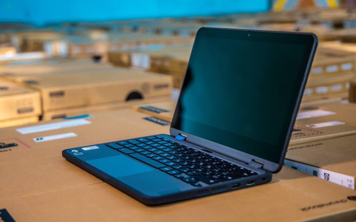 Ініціатива “Ноутбуки для України” зібрала ще 13 тисяч  ноутбуків, смартфонів і планшетів