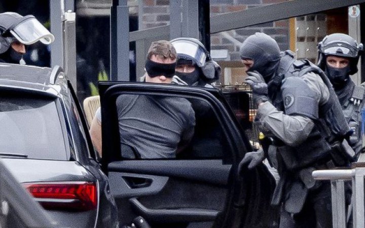 Поліція Нідерландів затримала чоловіка, який взяв у заручники чотирьох людей