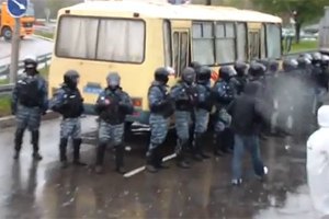 В Киев из Межигорья стянули 25 автобусов "Беркута"