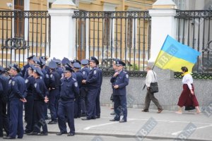 Янукович одобрил закон о приеме на работу в милицию лишь владеющих украинским