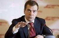 Медведеву разрешили использовать армию за границей по своему усмотрению