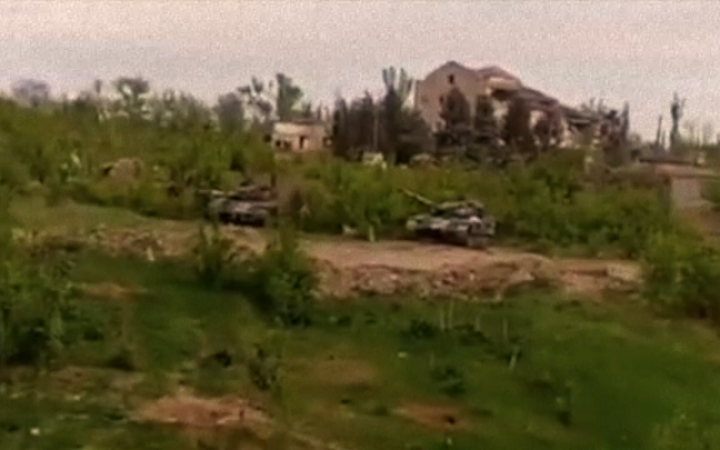 Росіяни знову розставляють танки у Маріуполі, - Андрющенко