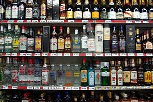 У Києві офіційно заборонили продавати алкоголь у кіосках