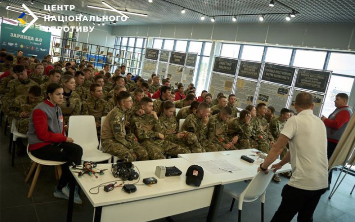 Росіяни вивезли чергову групу українських дітей з ТОТ на мілітарну програму "Зарніца"