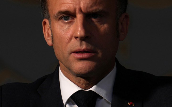 Експрем'єр Франції закликав Макрона достроково піти у відставку