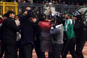 В столице Египта полиция газом разгоняет демонстрантов