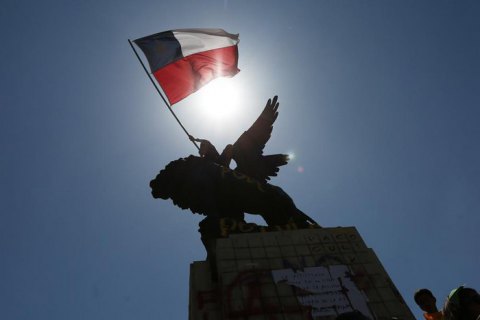У чилійському парламенті депутат 15 годин виступав із промовою, щоб "потягнути час"