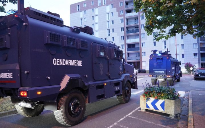 Протести у Франції: за ніч поліція арештувала майже тисячу осіб