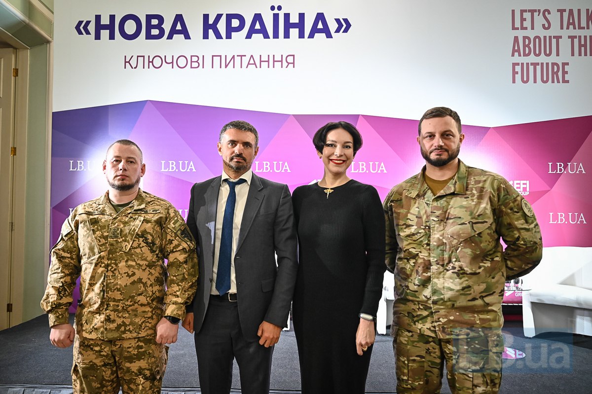 Заступник керівника ОПУ Павло Паліса, голова наглядової ради EFI Group Ігор Ліскі, шеф-редакторка LB.ua Cоня Кошкіна і командир корпусу «Хартія» Ігор Оболєнський (праворуч)