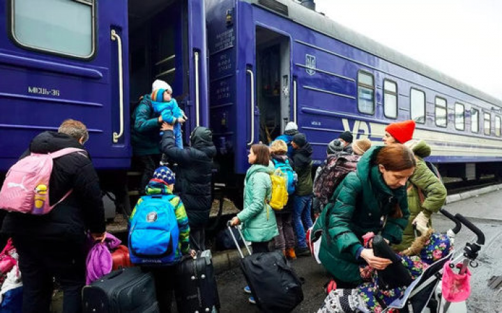 З початку війни Укрзалізниця евакуювала за кордон пів мільйона людей